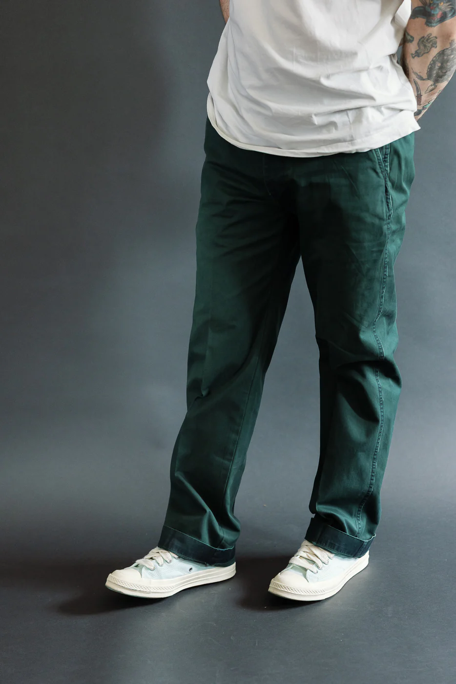 1923 - Veil Chino Trousers - Indigo x Green - Image 10