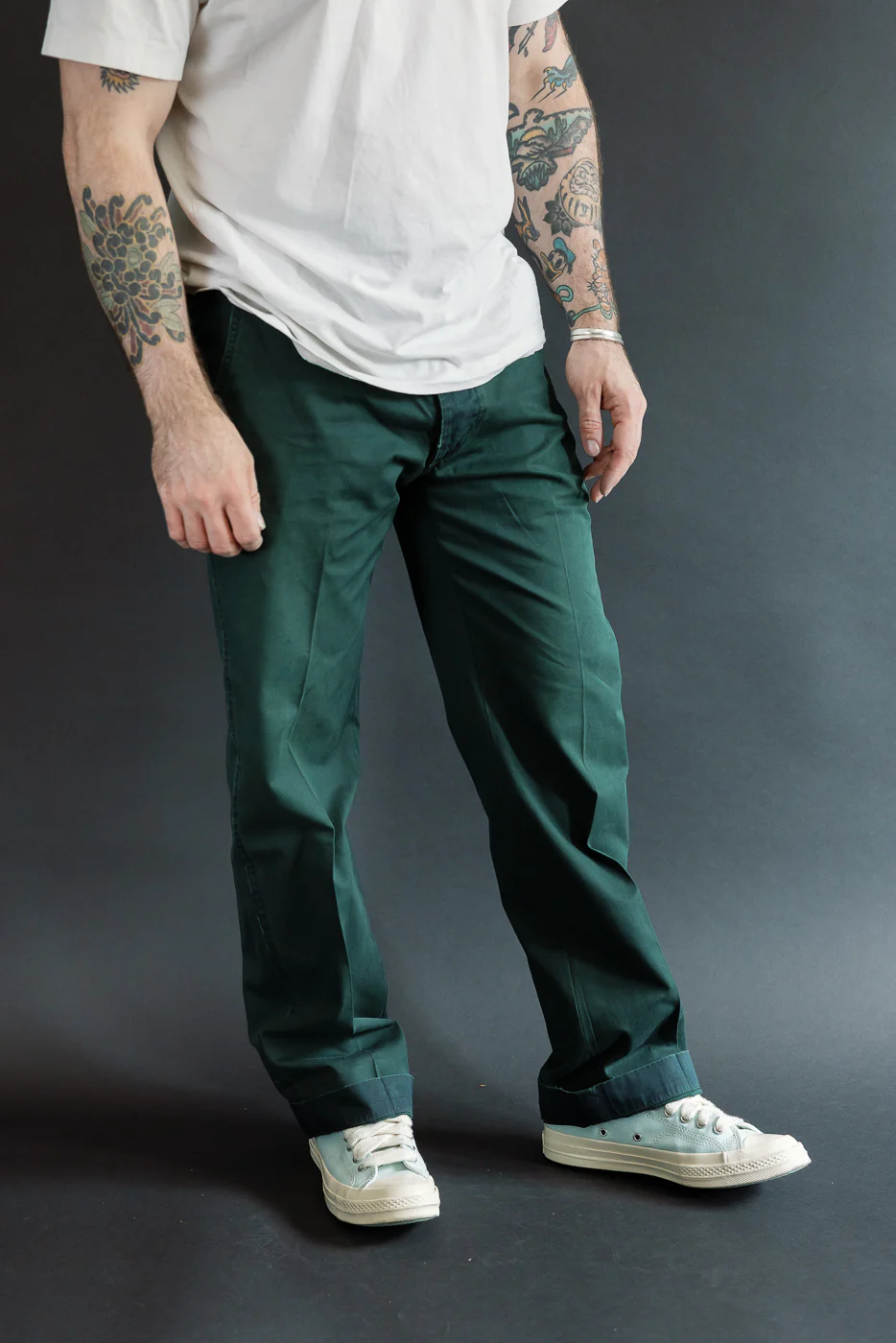 1923 - Veil Chino Trousers - Indigo x Green - Image 14