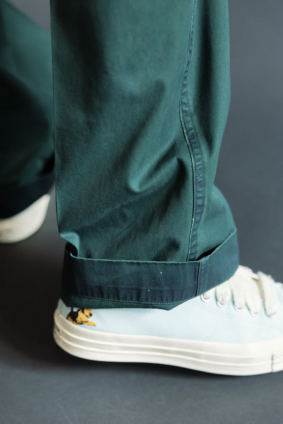 1923 - Veil Chino Trousers - Indigo x Green - Image 20