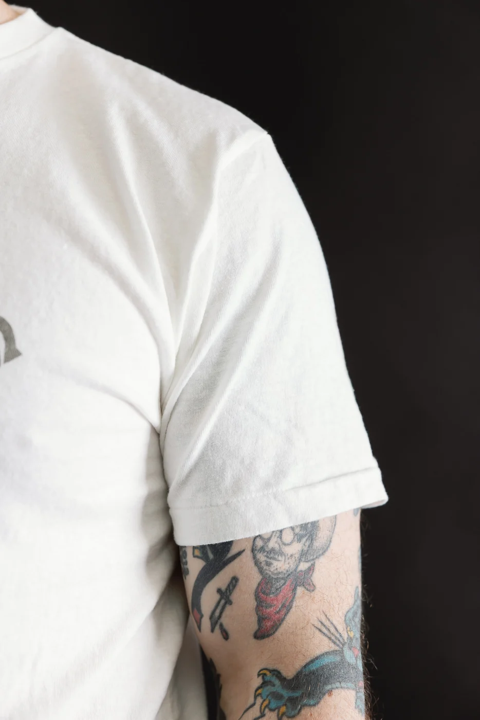 5.4oz - Raffy Tenjiku Printed T-Shirt "Grotius" - Off White - Image 17